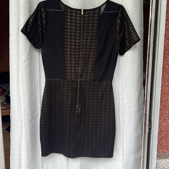 PEPPERMINT BLACK AND GOLD HOUNDSTOOTH DRESS SZ M - Picture 2 of 2